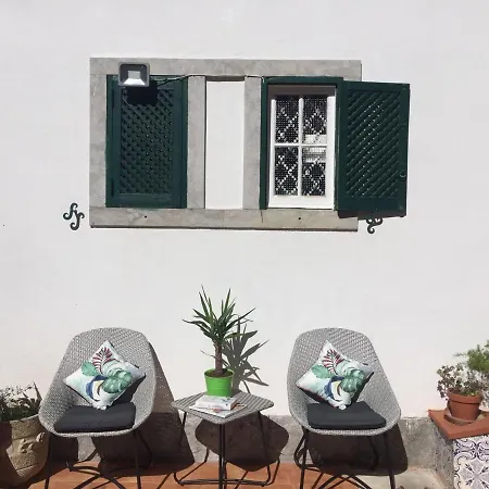 Δωμάτια σε οικογενειακή κατοικία Seaside Garden